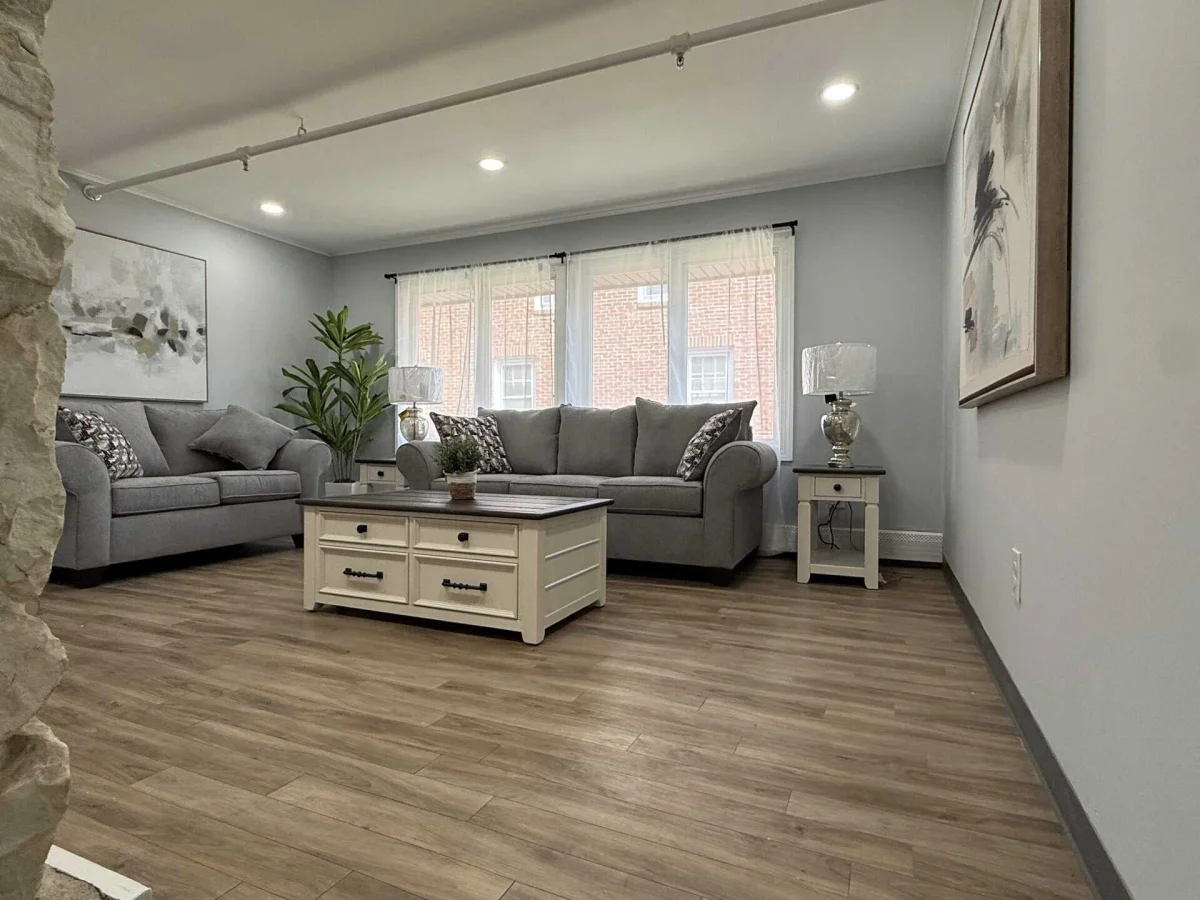 Spacious living room with comfortable seating at Maplewood Treatment Solutions
